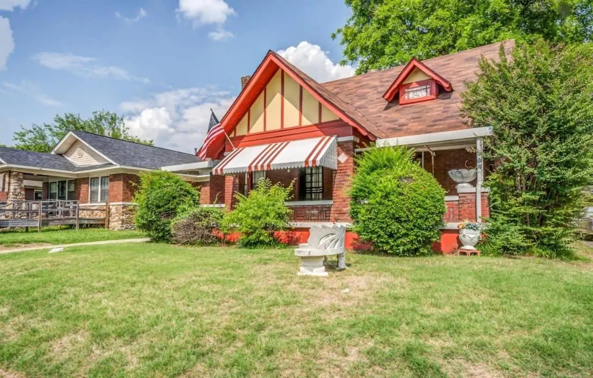 Near Shopping & Dining- Magic In Midtown- Unit B Apartment Memphis